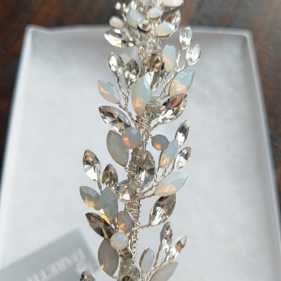 NEW!!! BRIDAL OPAL AND CRYSTAL HEADPIECE - Picture 3 of 3